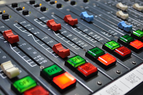 Datei:Radio Station Audio Control Panel.jpg